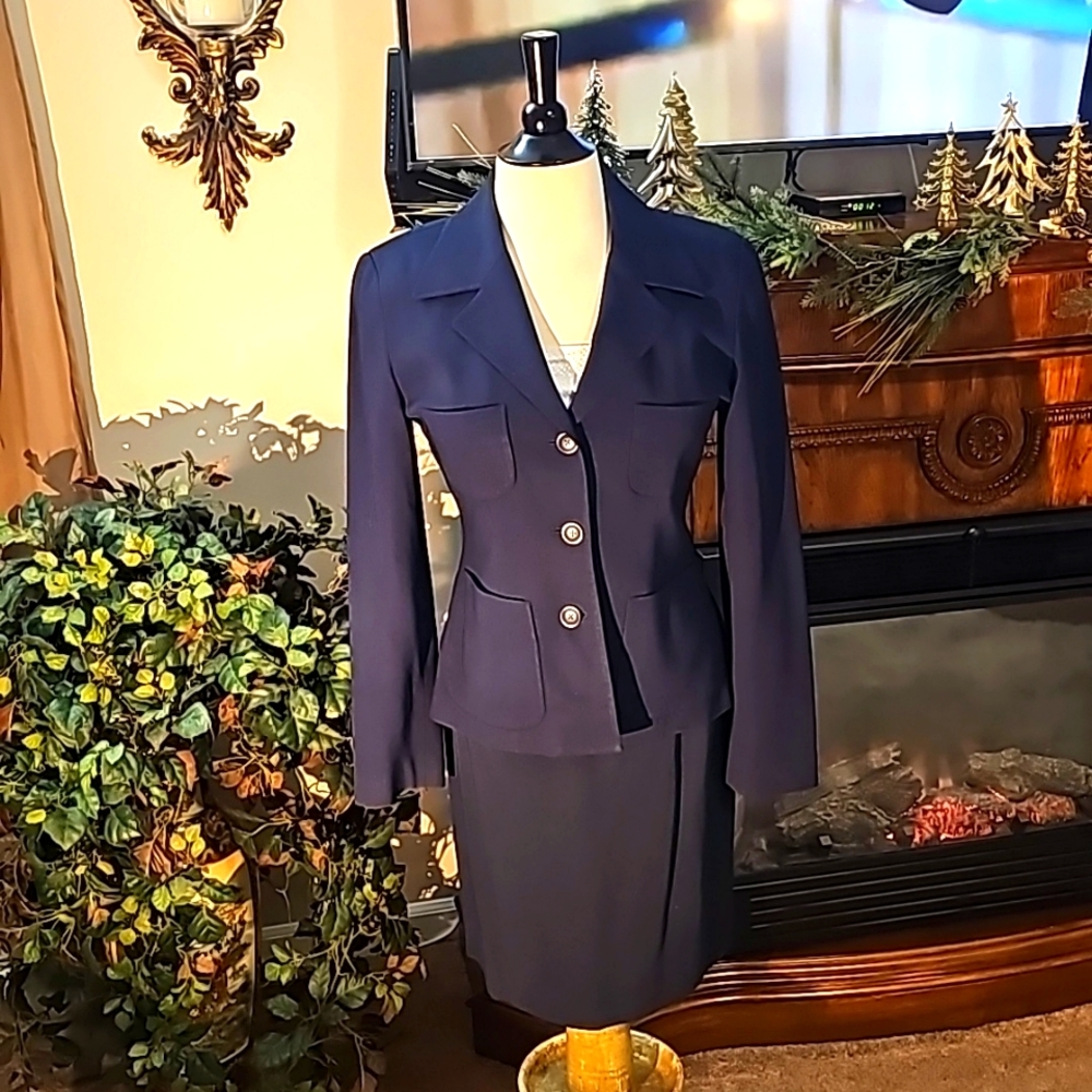 PREVIEW COLLECTION  JACKET & HIRSCH SKIRT